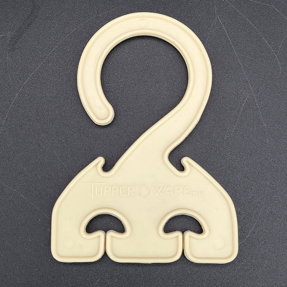 Tupperware Hang-It-All 315-8 Tie Belt Scarf Hanger Beige Dealer Party Gift NOS